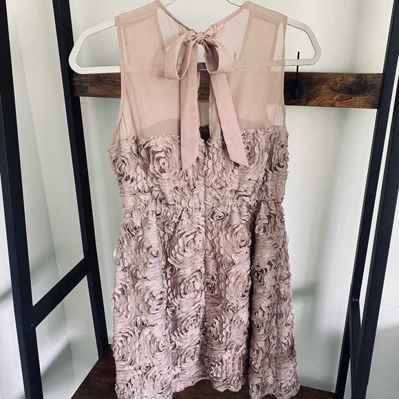 Semi-formal dress with floral overlay - Picture 2 of 4